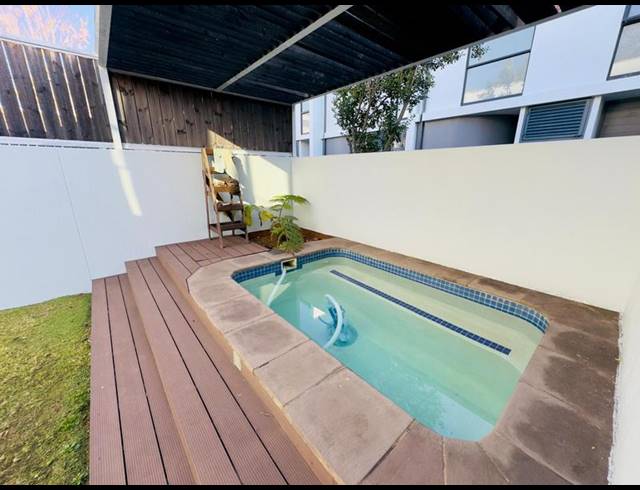 2 BEDROOM TOWNHOUSE FOR SALE IN MENLO PARK